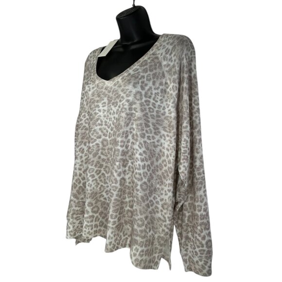 Z SUPPLY Lindell Leopard Slub Sweater Top Sz M Grey Beige VNeck Knit Rayon Blend - Picture 6 of 10